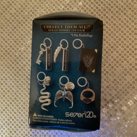 Harry Potter Keychain Destroyed Tom Riddle Diary - Picture 6 of 7